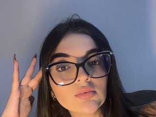 Erotinis vaizdo pokalbis Emmyx1