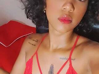 Erotinis vaizdo pokalbis Emy-02