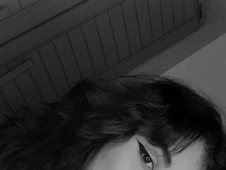 Erotinis vaizdo pokalbis Emyli-rousse-