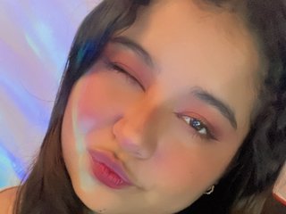 Erotinis vaizdo pokalbis EmyRose