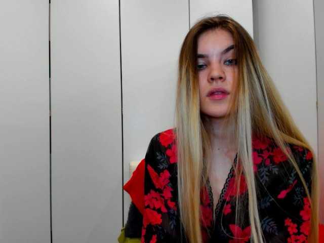 Nuotraukos evalovia69 Hello Guys welcome to my room, #cum see how a good show look like with a #fit #horny # latina girl