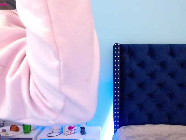 Nuotraukos EvelynTomson 'CrazyGoal': let's play and enjoy my delicious juices ♥ at ride dildo + squirt #squirt #pussy #daddy #18 #teen @ 299