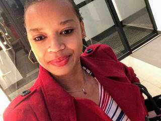 Erotinis vaizdo pokalbis EVY15