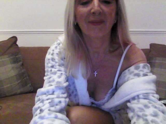 Nuotraukos farfallaxx sit in my room and don't speak just demand is very boring...***at and lets have some fun times xxx