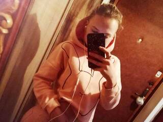 Erotinis vaizdo pokalbis Flamea