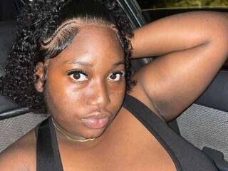 Erotinis vaizdo pokalbis Fluffydiva