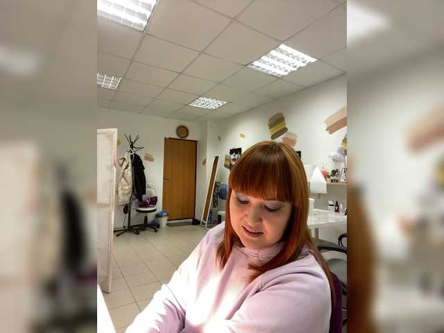 Nuotraukos FoxLisa333 Hi. I am Lisa. I am on manicure and waxing) Tits 70, ass 80, pussy 120