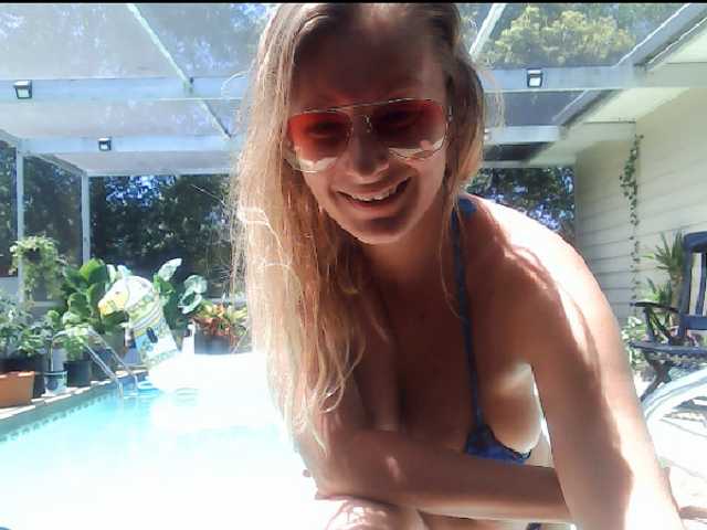 Nuotraukos GamerQueen HAI Lush on Lets play @Goal Topless dance and Jump in pool 1960