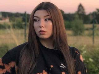 Erotinis vaizdo pokalbis GinnyHeart