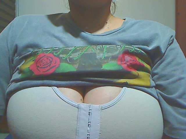 Nuotraukos GIOVANNA-SEX Welcome To my Room Guys...If u love me 1.000tks...or If you want to give me a day off 10.000tks...Open your cam ? 30tks...Squirt 500tks...