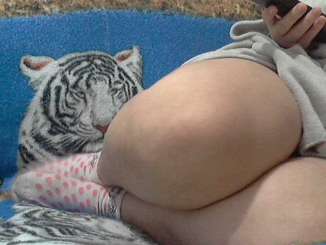 Nuotraukos Bigbutt1000 with 10 tokens I'll show you my ass and tits here or call me private it will be very tastymy exuberant is ready here to enjoy