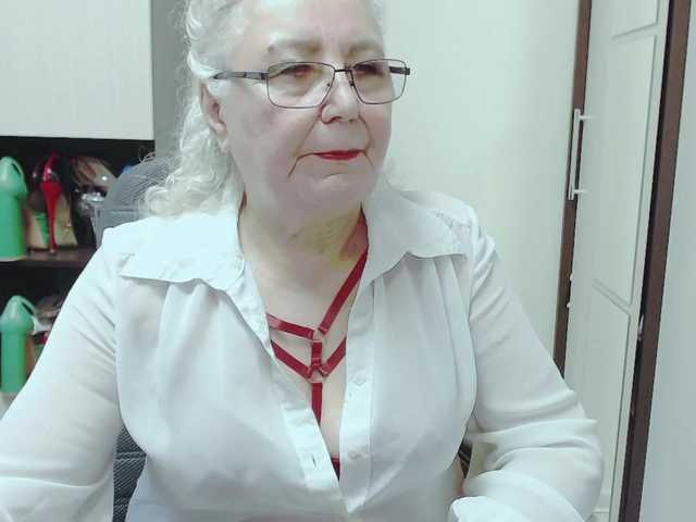 Nuotraukos GrannyWants all shows in clothes only for tokens.. undress only in private
