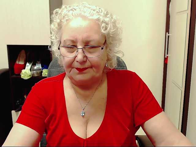 Nuotraukos GrannyWants all shows in clothes only for tokens.. undress only in private