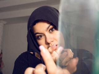 Erotinis vaizdo pokalbis halimabashar