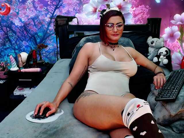 Nuotraukos Hanna-Luna Welcome to my room, enjoy it with me: menu tips All neked 195tks, Lush control for 30 minutes 999tks, Show feet 30 tks, Show pussy 100tks, Show boobs 95tks, Fingers pussy 200tks, Dildo pussy 300tks, Squirt 380tks, Doggy style 55tks, Anal 600tks, C2c 50tk