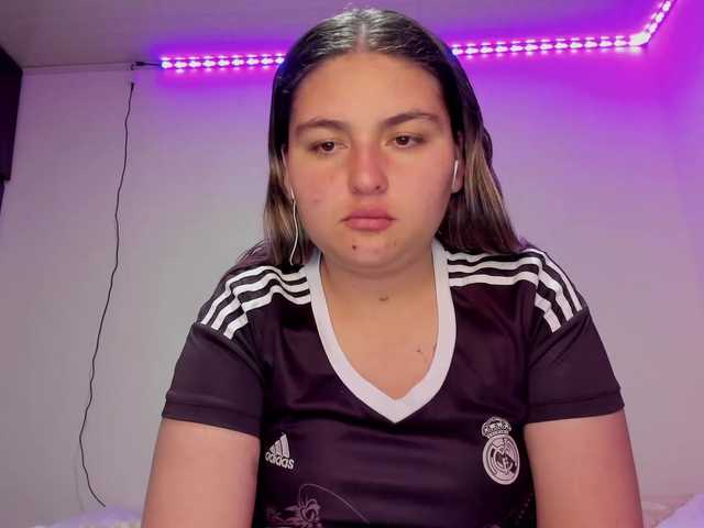 Nuotraukos harley-joker1 Beautiful teen with desire to try a little cum