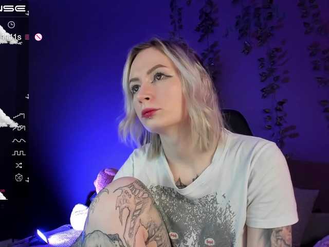 Nuotraukos HelenCarter lets play hehe :D tip menu and pvt open! #tattoo #blond #ohmibod #anal #french