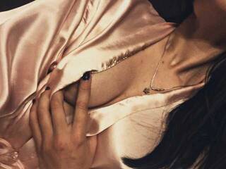 Erotinis vaizdo pokalbis HelloyKitty