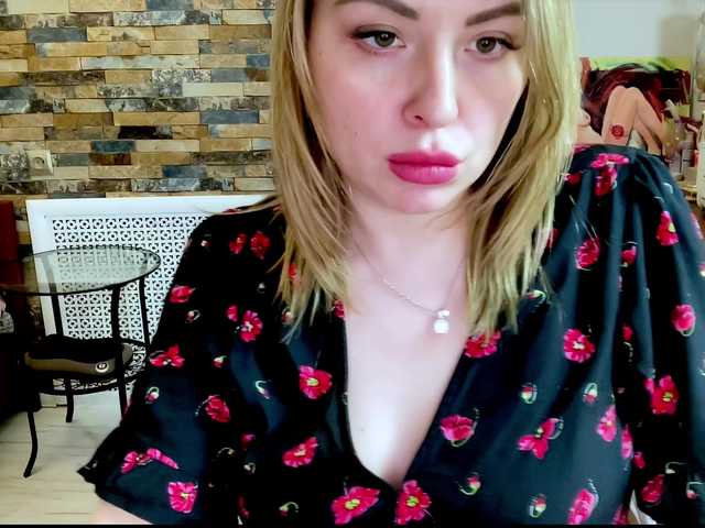 Transliacijos ekrano nuotraukos HollyDoll