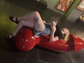 Erotinis vaizdo pokalbis Honey-Carry