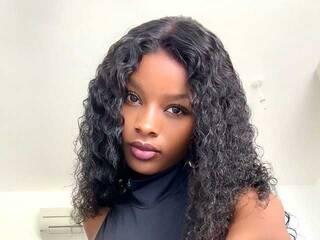 Erotinis vaizdo pokalbis Hornylilbirdie