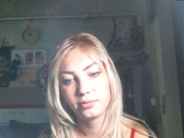 Nuotraukos HotCarmin Hi guys, i love to play love to dance... if you like slim blond .I do a show , 5 min for 500 tokens