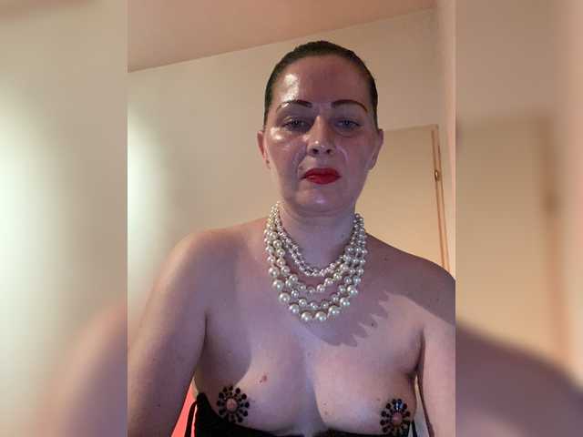 Nuotraukos hotlady45 Private Show!! Lick your lips - 20 Tokens Make me horny - 40 Tokens Massages the breasts - 60 Tokens Blow the dildo - 80 Tokens Massage nipples with a dildo - 65 Tokens