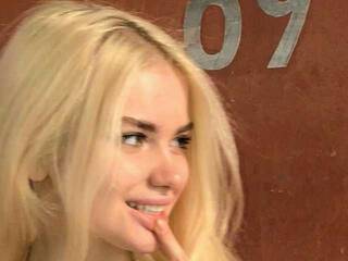 Erotinis vaizdo pokalbis HotSexyBaby