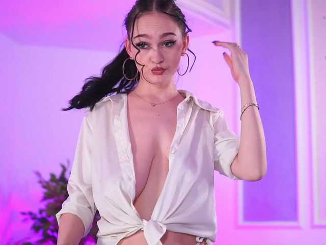 Transliacijos ekrano nuotraukos HotSkinnyX