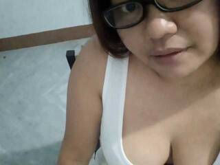 Erotinis vaizdo pokalbis hotYASSI4U