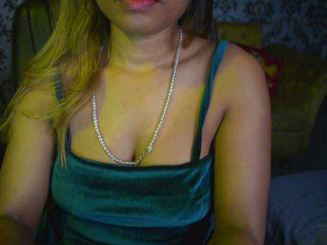 Nuotraukos indianpriya 500 tokens for pvt and c2c | deep fingering | squirt show in private |55 tk , 77 tk help me squirt on ultra high #asian #indian