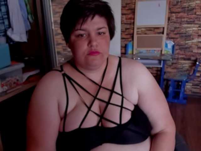 Nuotraukos IonyElla28 let s have fun . masturbate in private show