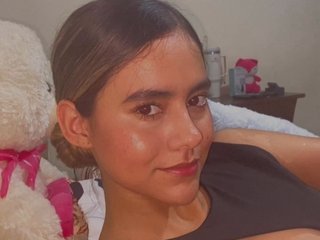 Erotinis vaizdo pokalbis IsabellaClarkeC