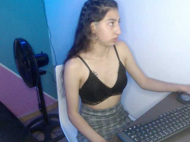 Nuotraukos ivy-blue hey i am new in bonga cams , make me happy today