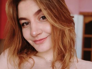 Erotinis vaizdo pokalbis BizzyBeee