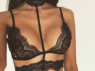 Erotinis vaizdo pokalbis Jaklina