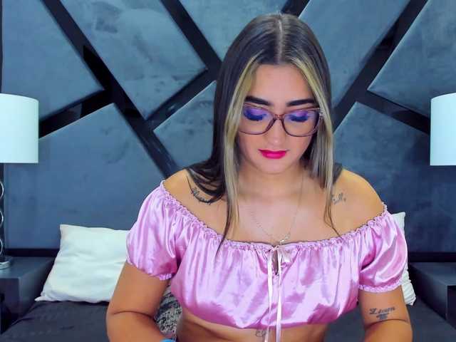 Nuotraukos JasmineRobert Hey guys join to my show, tease, Twerk ... I wet my pussy a lot. I want you to make me explode from heat with vibrations! .