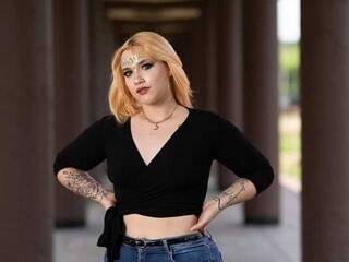 Erotinis vaizdo pokalbis JulianeMiller