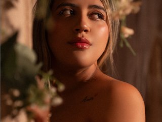 Erotinis vaizdo pokalbis JuliethaTaylor