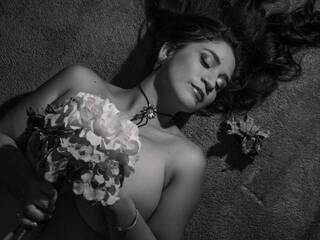 Erotinis vaizdo pokalbis JuliRobert