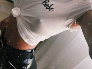 Erotinis vaizdo pokalbis --__-