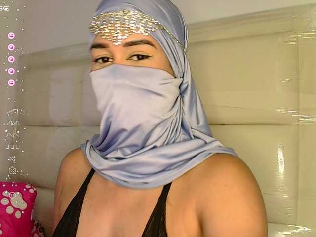 Nuotraukos kaalinda1 New Arab girl in this environment, shy but wanting to know everything that is related