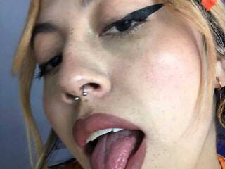 Erotinis vaizdo pokalbis Kaia-tay