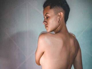 Erotinis vaizdo pokalbis KaiUncoded