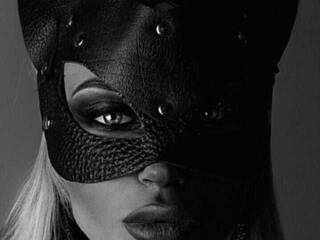 Erotinis vaizdo pokalbis Karalinaa