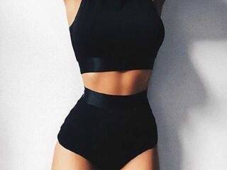 Erotinis vaizdo pokalbis Karla-Holls