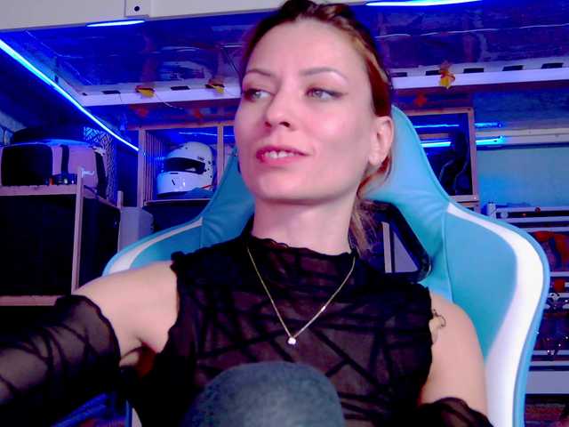 Nuotraukos karo131324 #smoke #feets , #sph #mistress #femdom