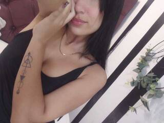 Erotinis vaizdo pokalbis KataleyaMansson