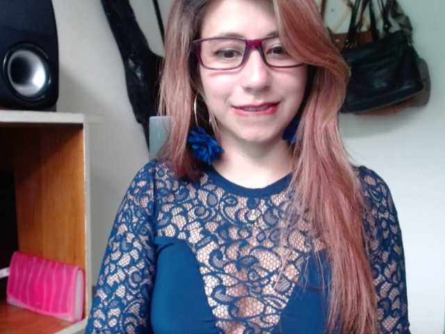 Nuotraukos kateen18 Hi guys, I'm the new girl here, I'm a little shy, can you help me warm up? my lovense is on I would like to squirt here #squirt #lovense #sexy #young #teen #glasses #bigass #wet #sowet #sweet