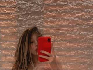 Erotinis vaizdo pokalbis Katelibre